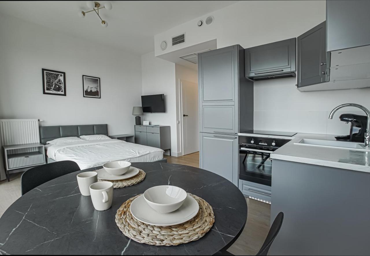 Hanza Tower Apartment *